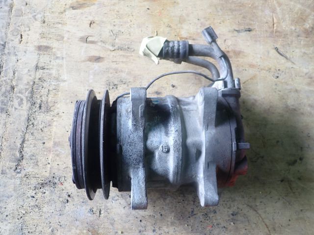 ACコンプレッサー