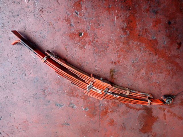 リーフスプリングAy(後左)