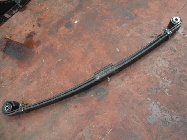 リーフスプリングAy(前左)