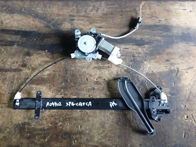 Fドアレギュレーター(左)