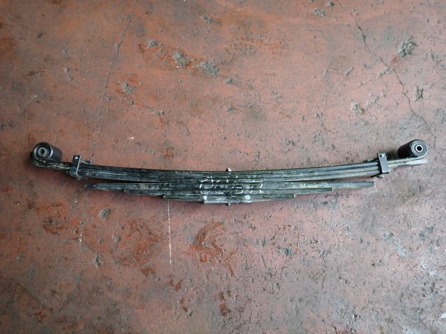 リーフスプリングAy(後左)