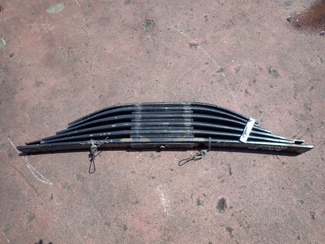 リーフスプリングAy(後右)