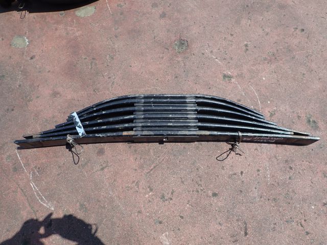 リーフスプリングAy(後左)