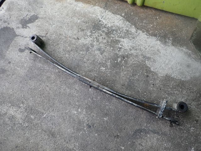 リーフスプリングAy(後右)