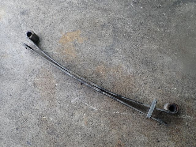 リーフスプリングAy(後左)