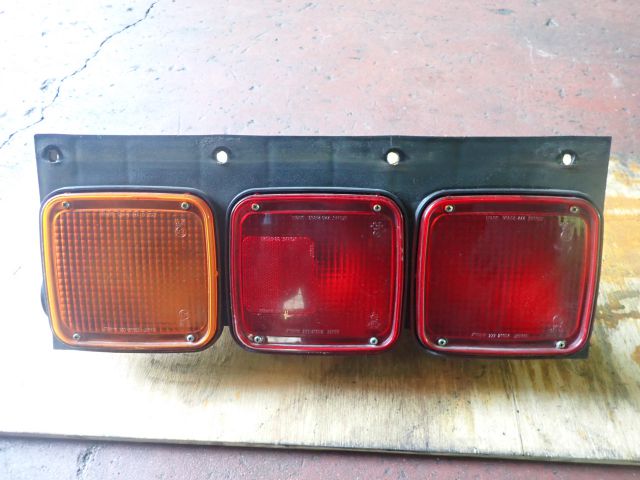 テールランプ(左)