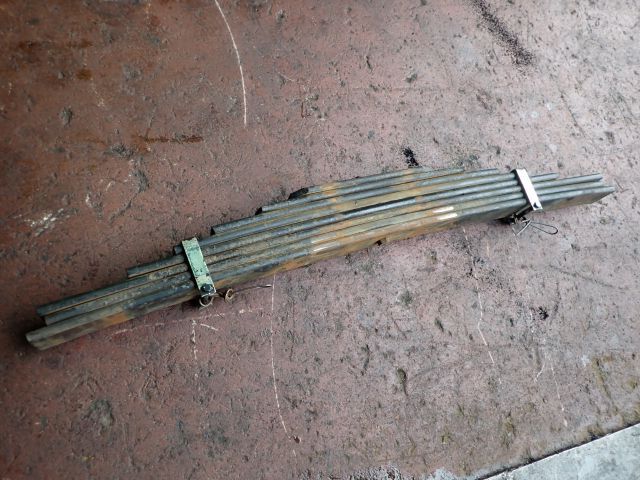 リーフスプリングAy(後右)