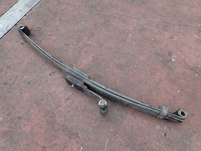 リーフスプリングAy(前左)