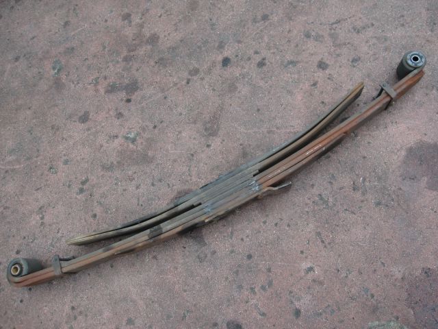 リーフスプリングAy(後右)