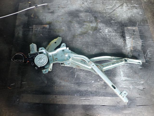 Fドアレギュレーター(右)