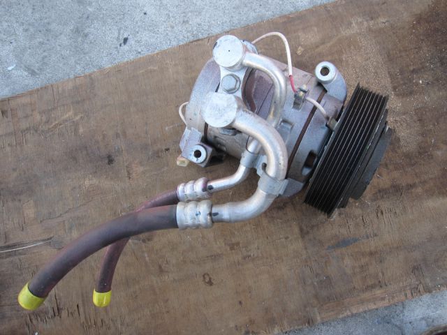 ACコンプレッサー