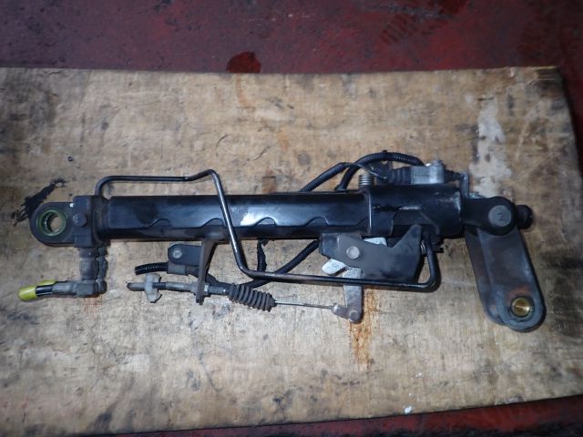 チルトシリンダー