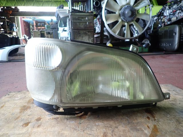 ヘッドライトAy(右)