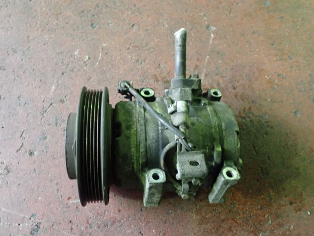 ACコンプレッサー