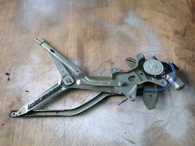 Fドアレギュレーター(右)