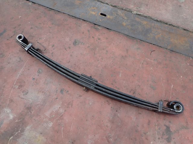 リーフスプリングAy(前右)