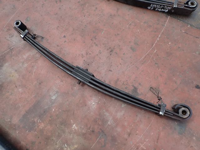 リーフスプリングAy(前左)