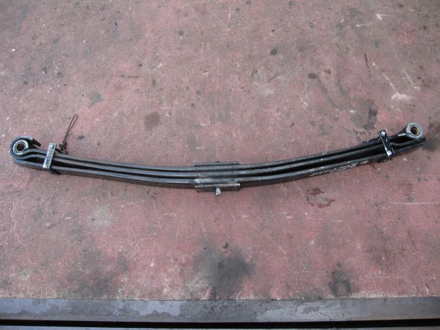 リーフスプリングAy(前右)