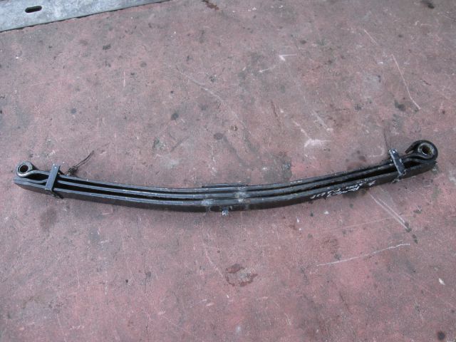 リーフスプリングAy(前左)