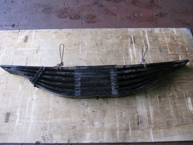 リーフスプリングAy(後右)