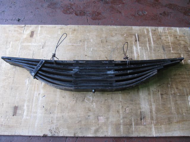 リーフスプリングAy(後左)