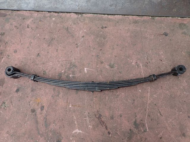 リーフスプリングAy(前左)