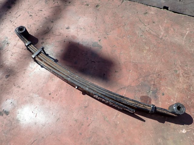 リーフスプリングAy(後右)