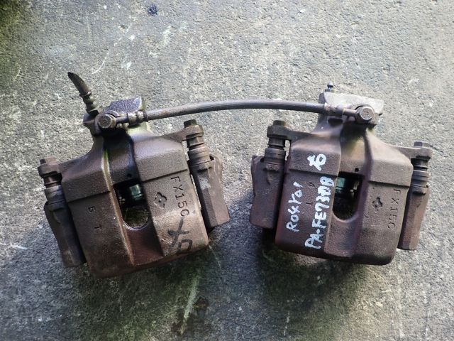 キャリパー(前右)