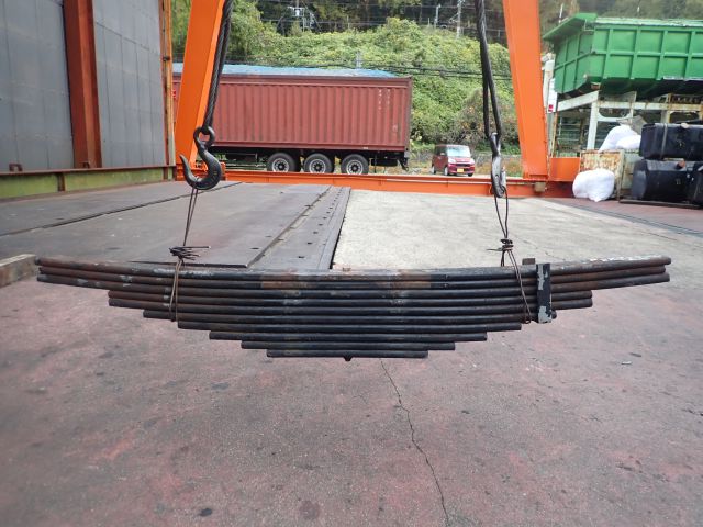 リーフスプリングAy(後右)