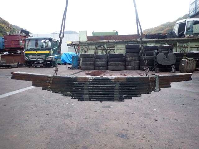 リーフスプリングAy(後左)