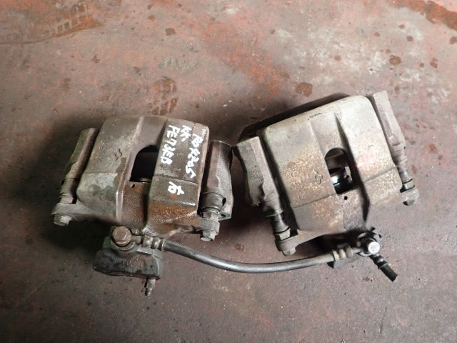 キャリパー(前右)