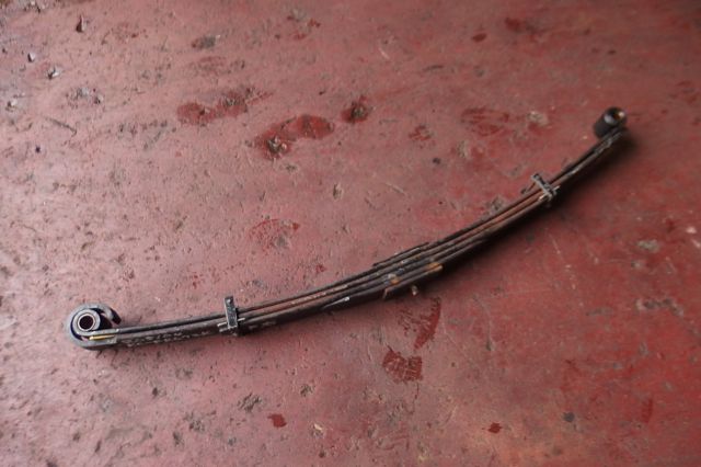 リーフスプリングAy(前右)