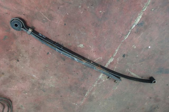 リーフスプリングAy(後右)