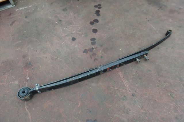 リーフスプリングAy(後左)