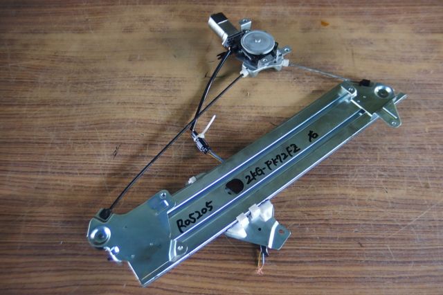 Fドアレギュレーター(右)