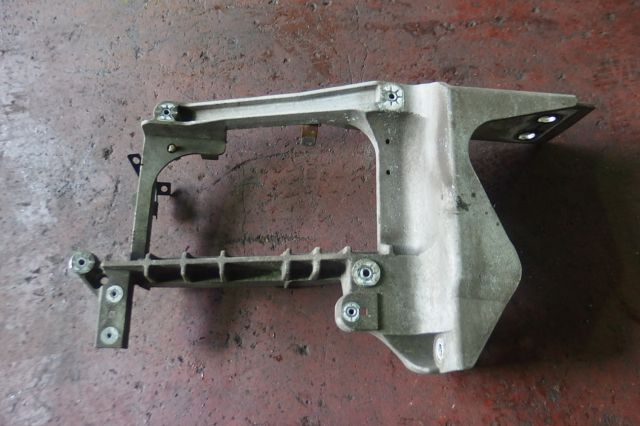 ライトステイ(右)