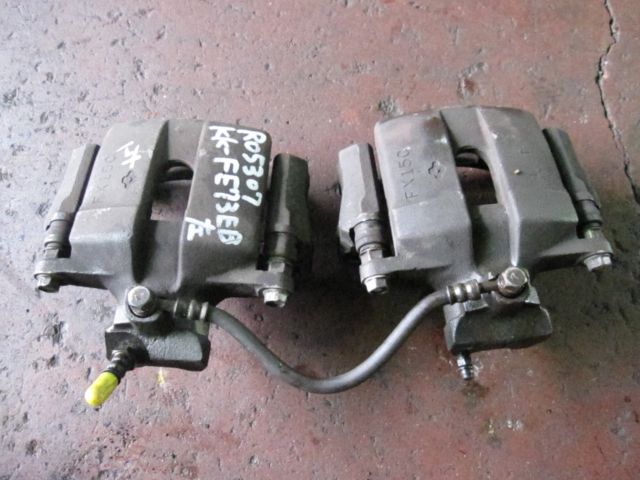 キャリパー(前左)