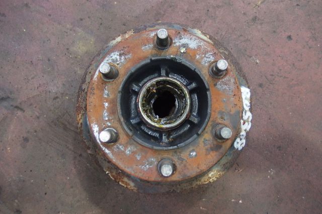 ハブドラAy(前左)