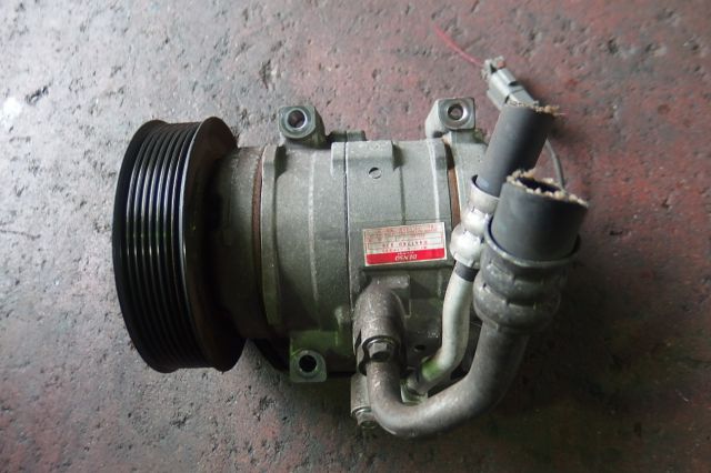 ACコンプレッサー