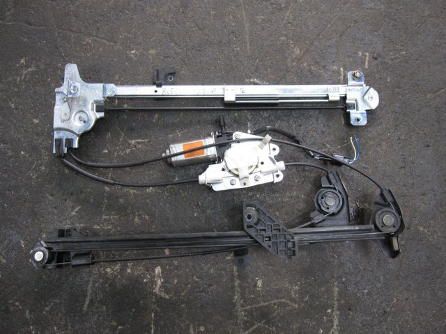 Fドアレギュレーター(左)