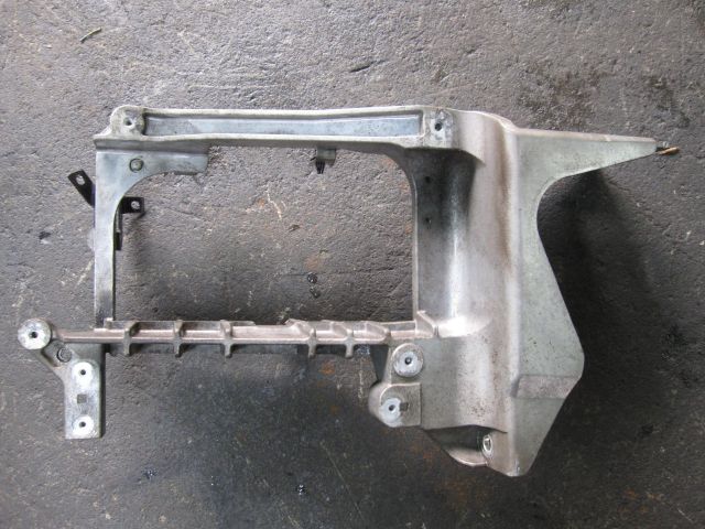 ライトステイ(右)