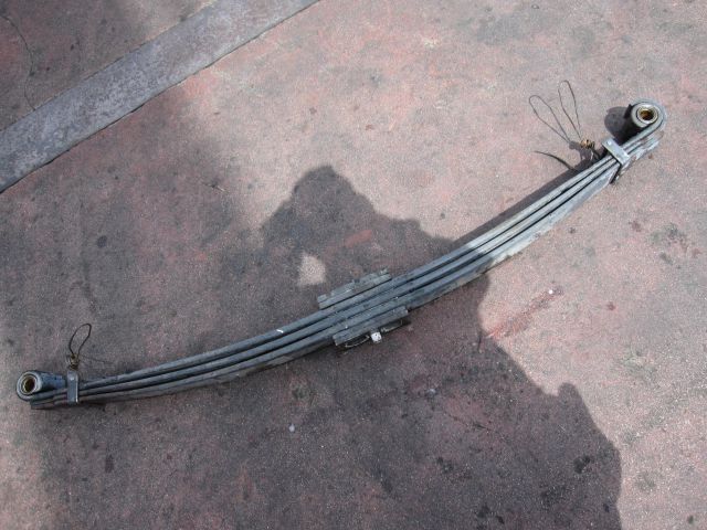 リーフスプリングAy(前右)