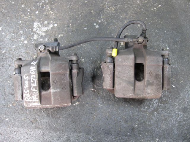 キャリパー(前左)