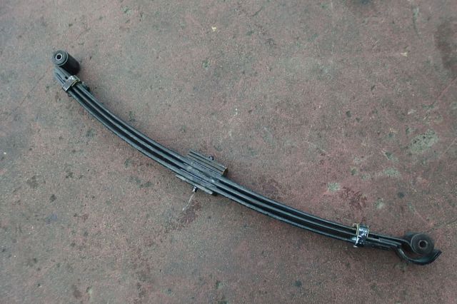 リーフスプリングAy(前右)