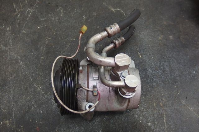 ACコンプレッサー