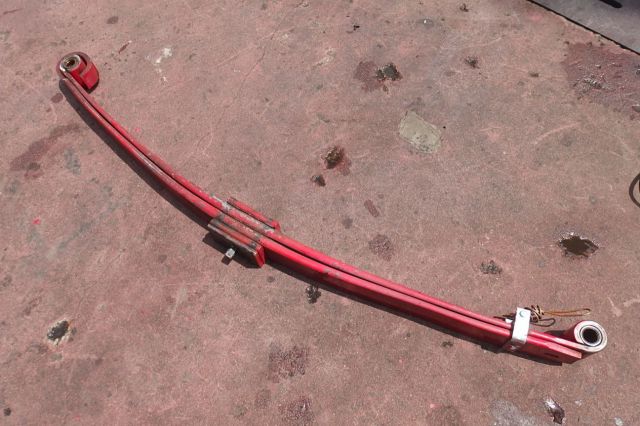 リーフスプリングAy(前右)