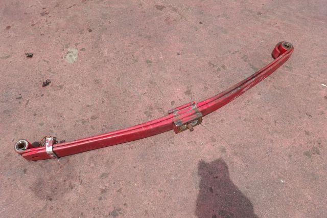 リーフスプリングAy(前左)