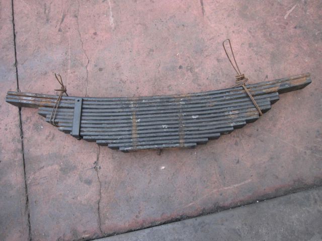 リーフスプリングAy(後右)