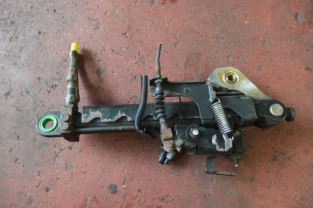 チルトシリンダー