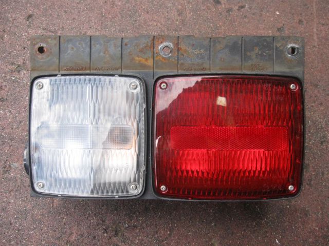 テールランプ(左)
